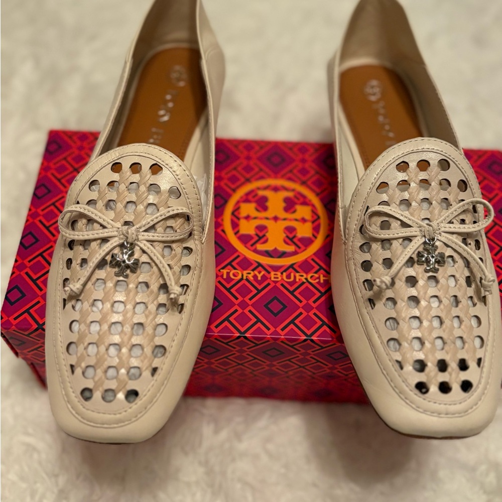 Tory Burch NWT~ Tory Charm Loafer~NWT Ivory Goat Leather with Bow